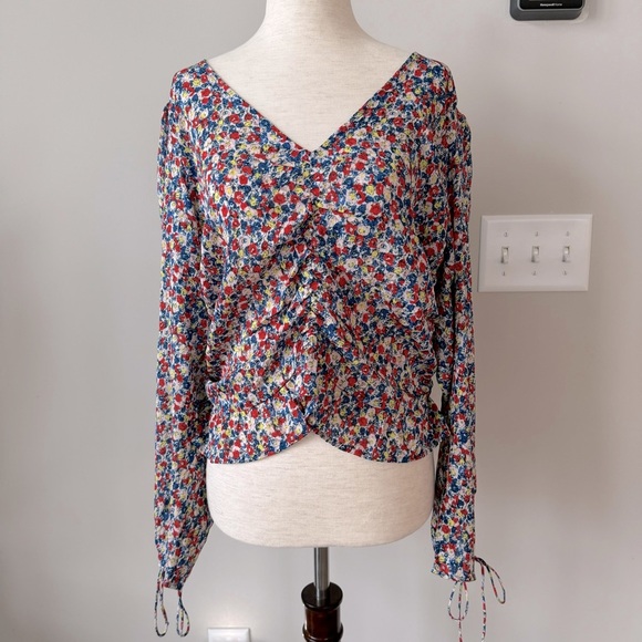 NWT! V-Neck Gather Front and Smocked Back Dainty Floral Top with Ties on Cuff - Picture 1 of 10